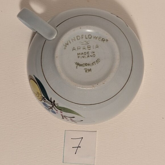 Vintage Handpainted Arabia Finland Windflower Teacup and Saucer with Flaw - Picture 4 of 13